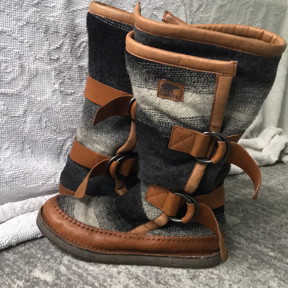 Sorel chipahko blanket boots